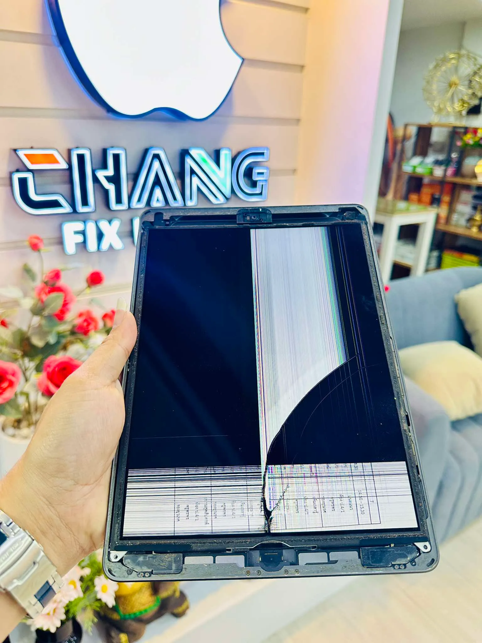 เปลี่ยนหน้าจอ iPad เกรดดี งานเนียน รับประกัน